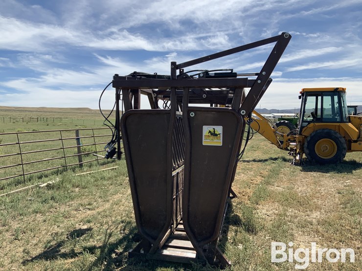 hi-qual-hydraulic-squeeze-chute-image-6