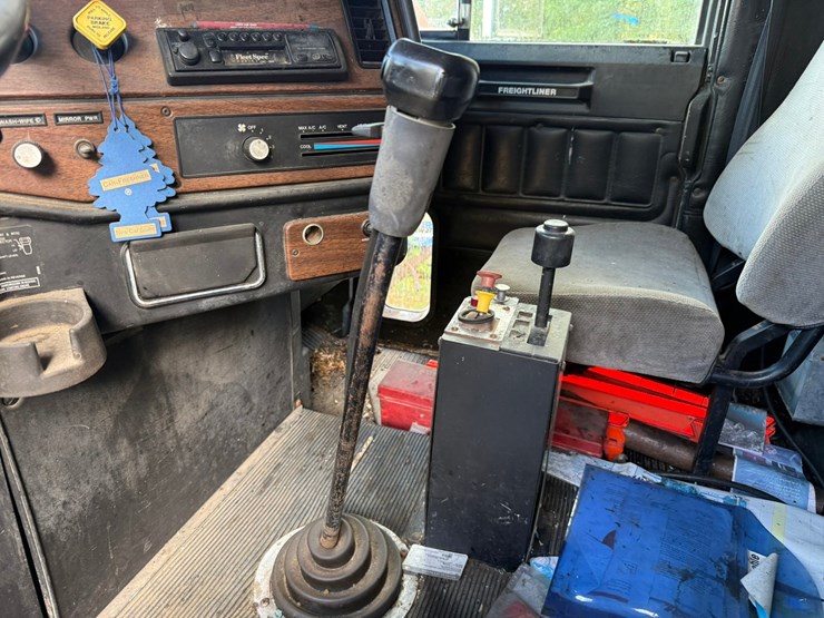 #3509-•-freightliner-sleeper-cab-truck-tractor-image-69