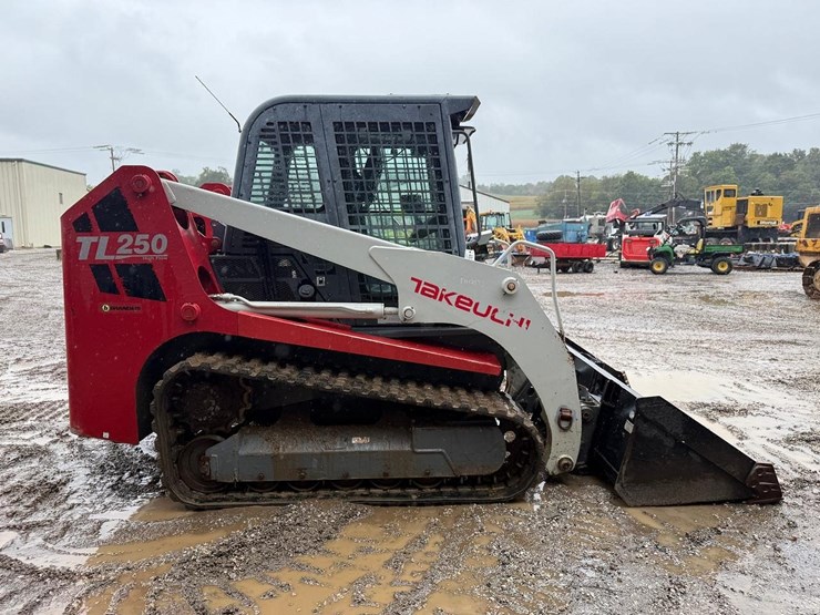 2012-takeuchi-tl250-image-5
