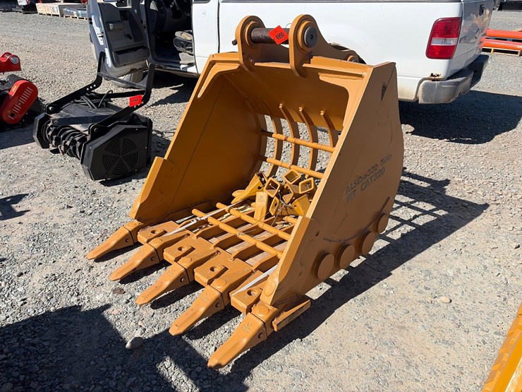 caterpillar-320-image-1
