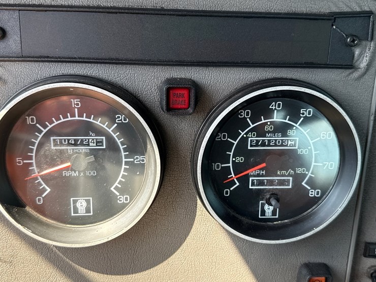 2010-kenworth-t370-image-16