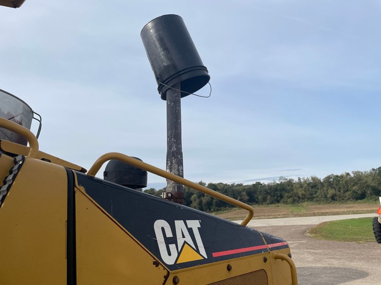 2005-caterpillar-d3g-xl-image-22