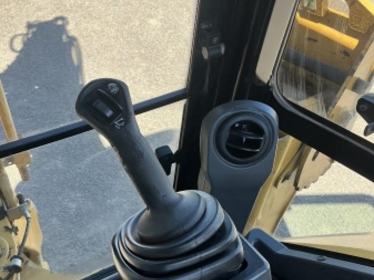 2019-caterpillar-420f2-it-image-31