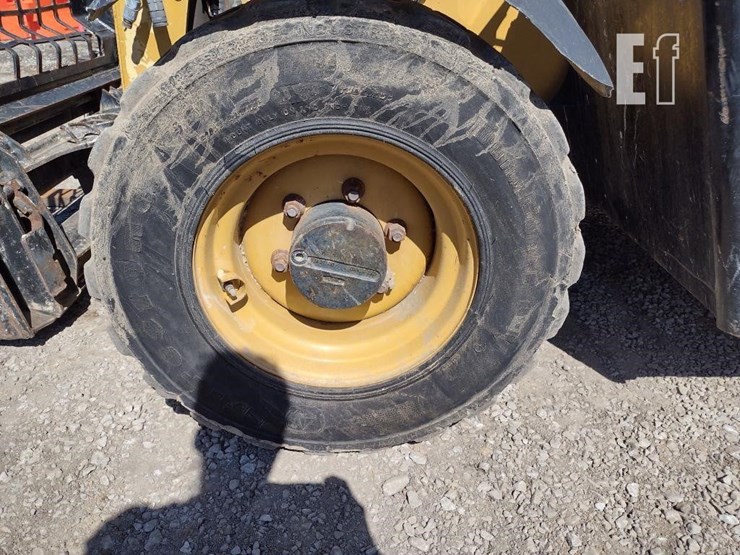 2011-caterpillar-th255-image-17