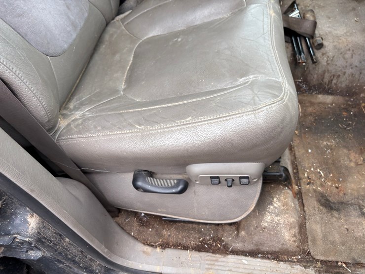 2004-dodge-3500-image-44