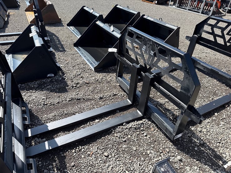 #2048-•-blue-diamond-48"-skid-steer-pallet-forks-image-1