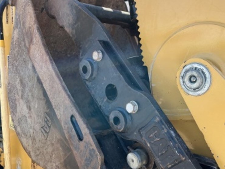 2019-caterpillar-420f2-it-image-12