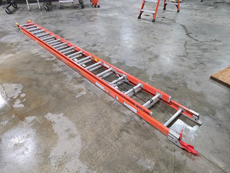 #9735-•-louisville-32'-extension-ladder-image-3