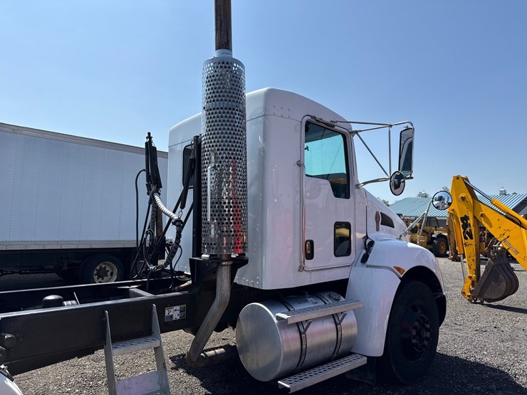 2010-kenworth-t370-image-5