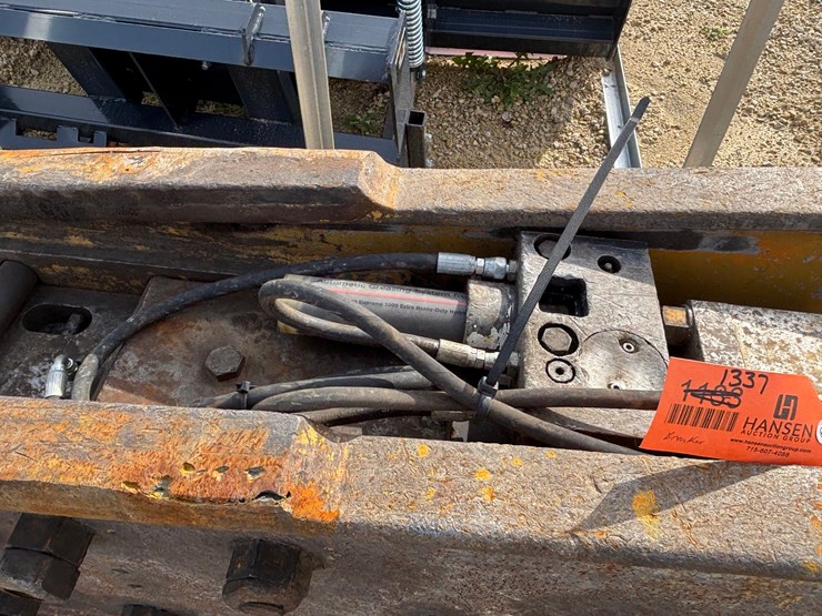 #1337-•-tb830-hydraulic-breaker-image-9