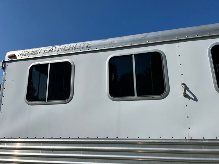 #1150-•-2005-featherlite-horse-trailer-(wi-title-in-delay)-(mondovi,-wi)-image-21