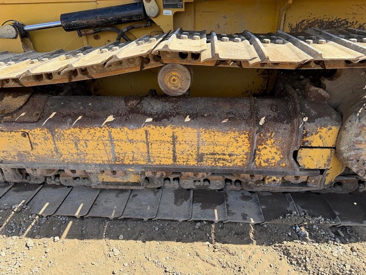 2016-caterpillar-d5k2-lgp-image-17