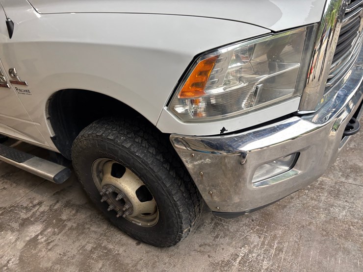 2015-dodge-ram-3500-image-13