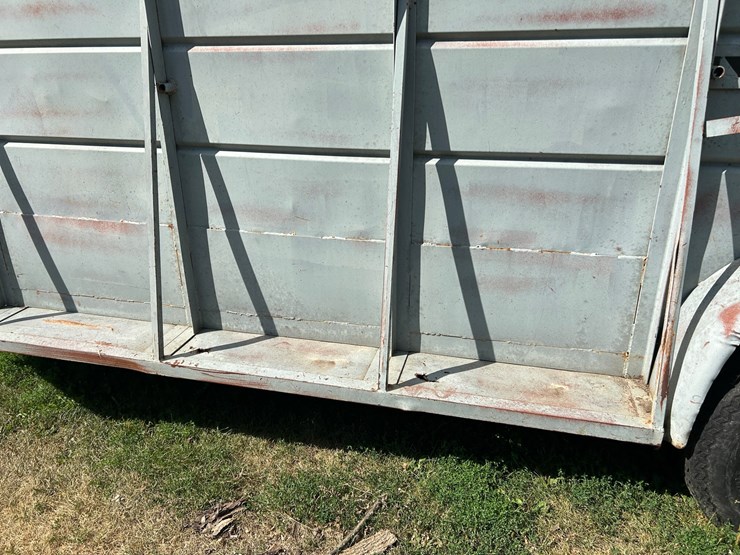 #1151-•-1990-gooseneck-stock-trailer-(wi-title-in-delay)-(mondovi,-wi)-image-13
