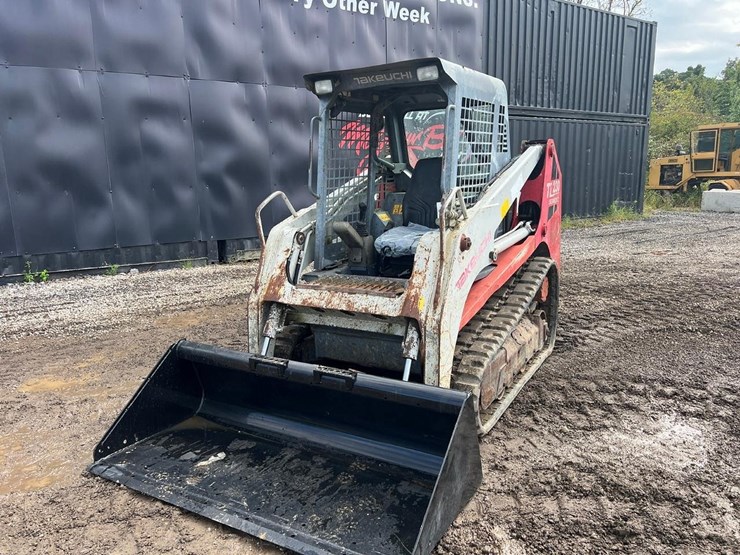 2011-takeuchi-tl230-image-2