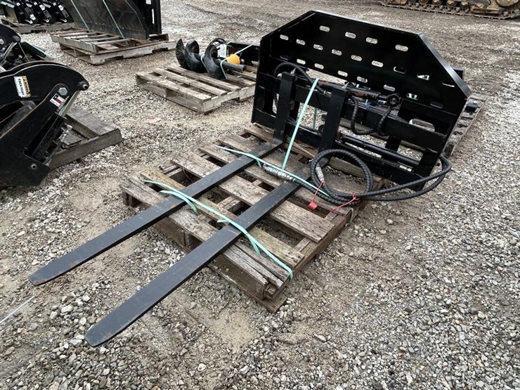 giyi-60"-side-shift-pallet-forks-image-2