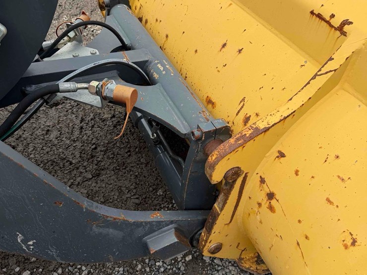 2013-deere-244j-image-10