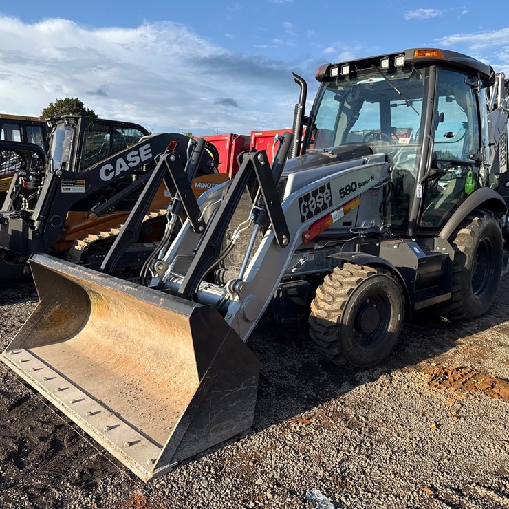 2024 CASE 580SN