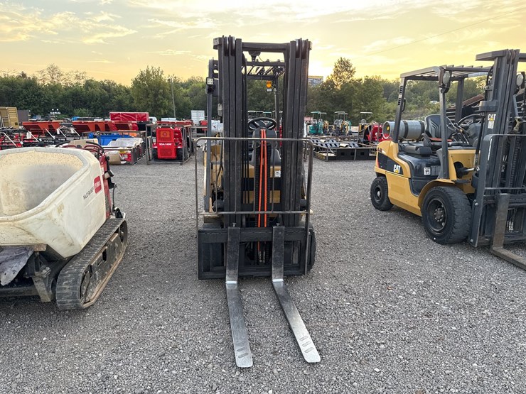 #2080-•-cat-g5000-lp-forklift-image-2
