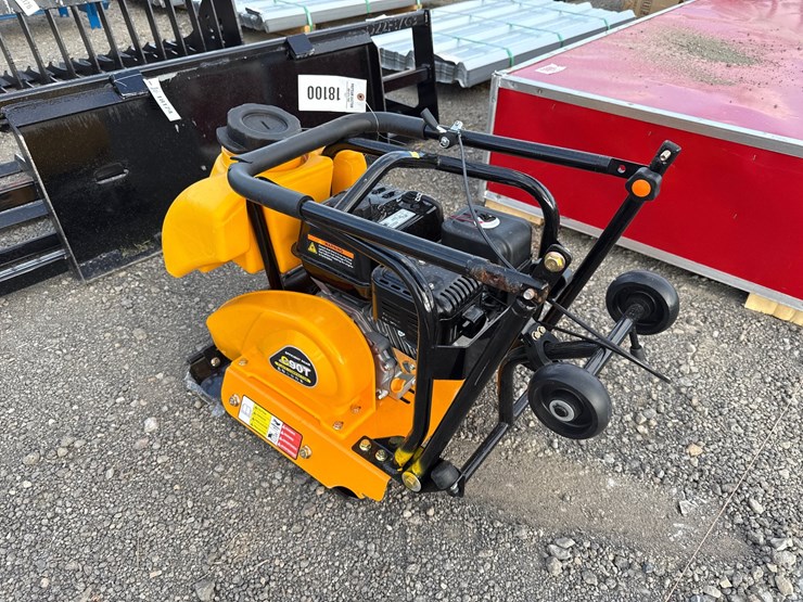 #1004-•-c90t-plate-compactor-image-4
