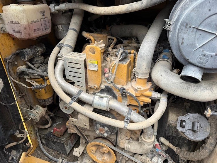 2023-caterpillar-259d3-image-16