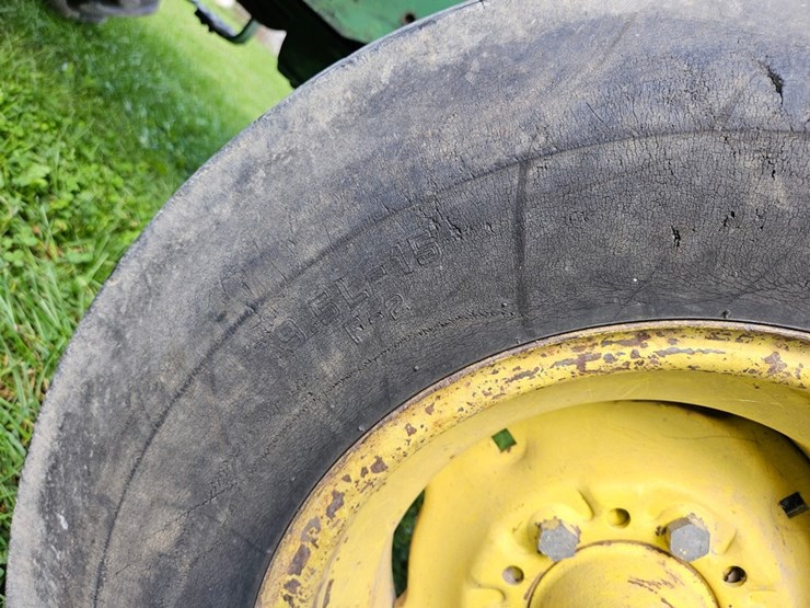 john-deere-2440-image-38