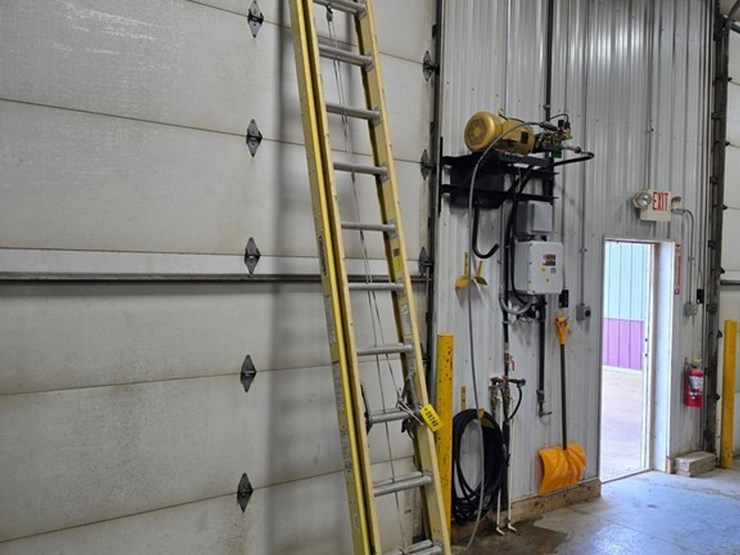 #9740-•-louisville-24'-extension-ladder-image-3