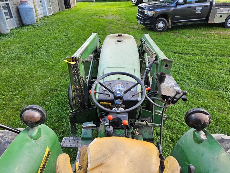 john-deere-2440-image-32