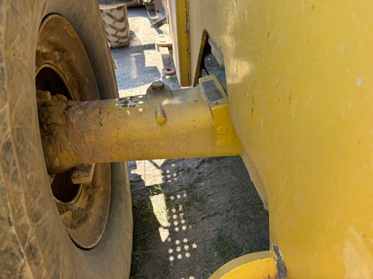 caterpillar-928g-image-60