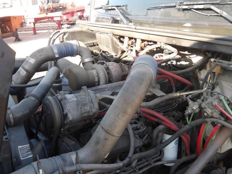 2002-freightliner-fl80-image-10
