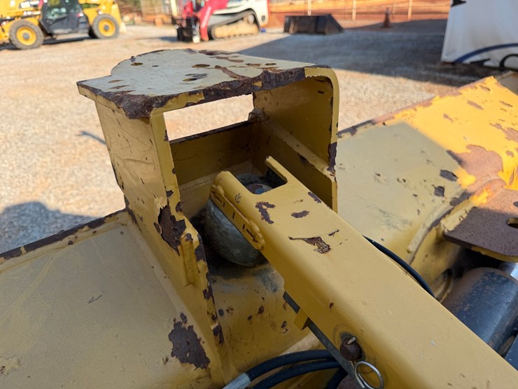 caterpillar-d5k2-lgp-image-21
