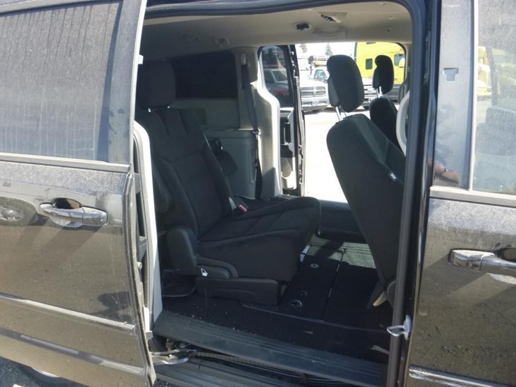 2017-dodge-grand-caravan-image-8