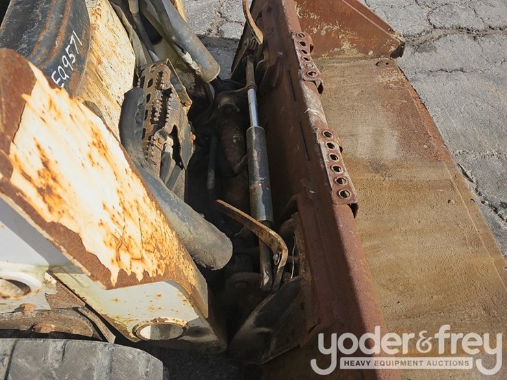 2013-bobcat-t590-image-13