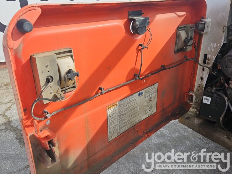2013-bobcat-t590-image-22