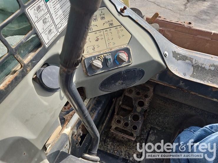 2013-bobcat-t590-image-26