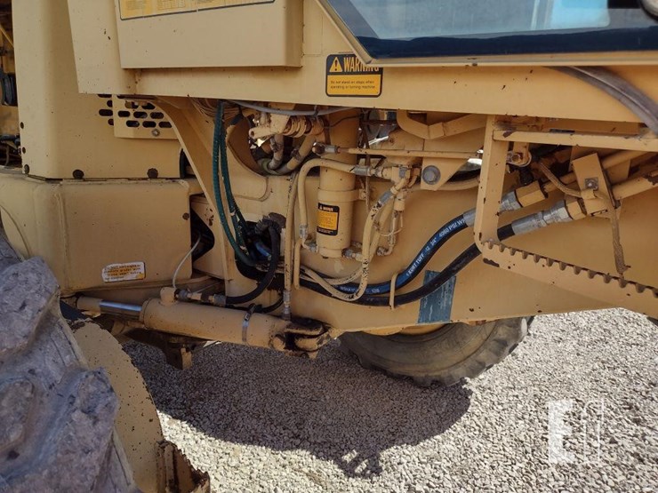 1993-deere-570b-image-41
