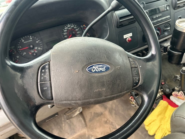 2006-ford-f550-image-59