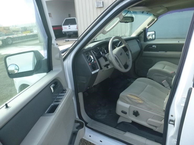 2011-ford-expedition-image-5