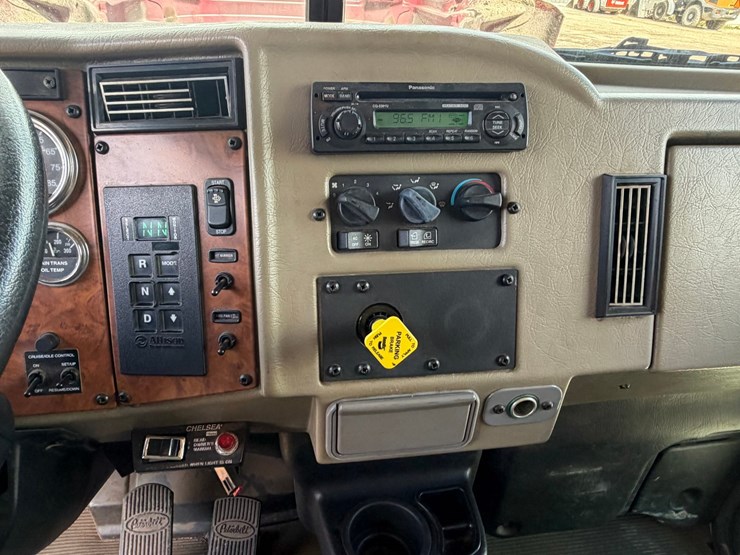 2008-peterbilt-335-image-50