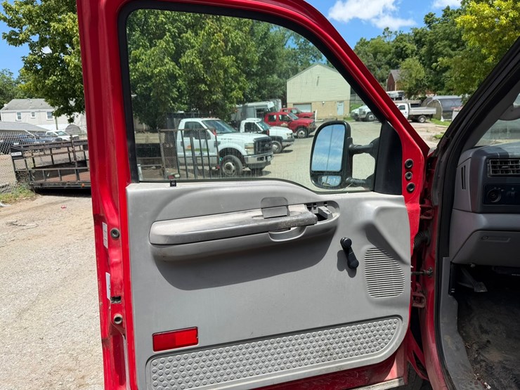 2004-ford-f450-image-35