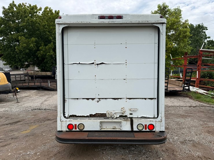 #4048-•-2000-workhorse-ft-1260-van-image-4