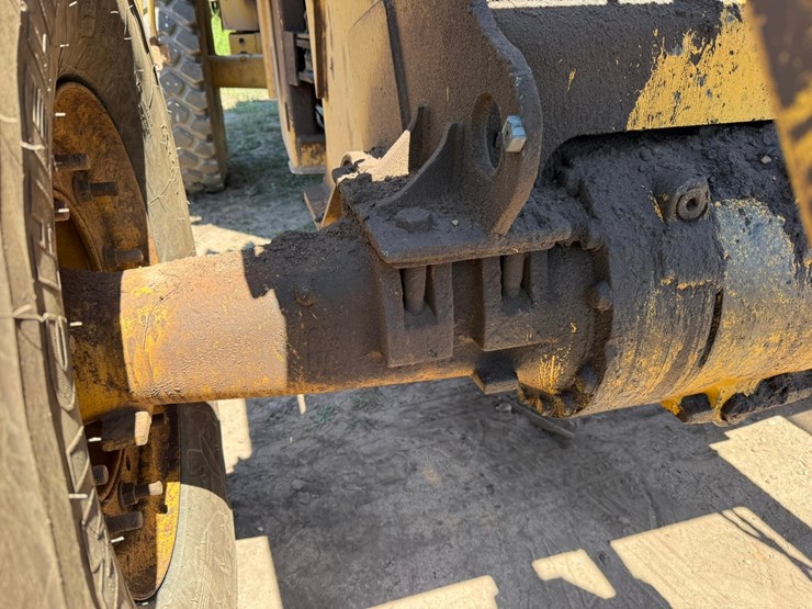 caterpillar-928g-image-17