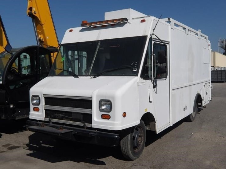 2002-workhorse-p42-image-1