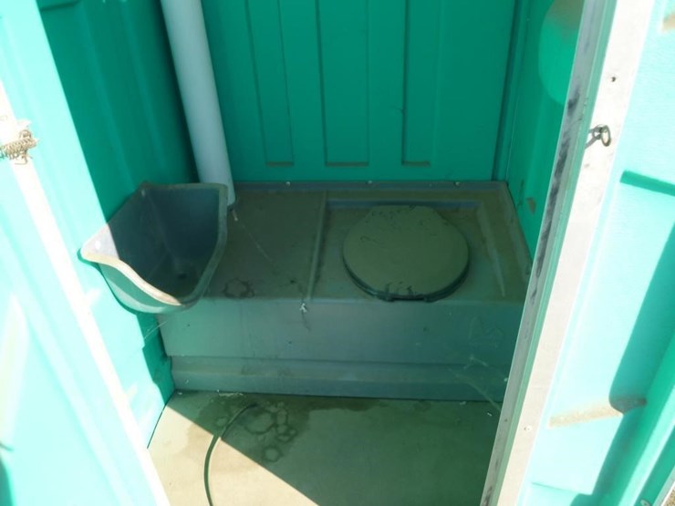 portable-restroom-image-7