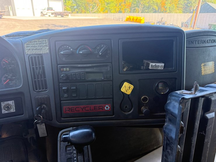 2002-international-durastar-4300-image-40