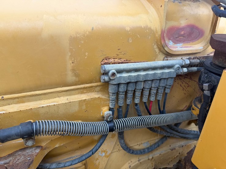 caterpillar-d5k2-lgp-image-19