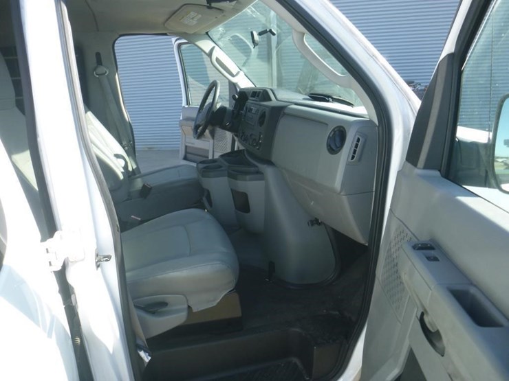 2012-ford-econoline-350-image-6