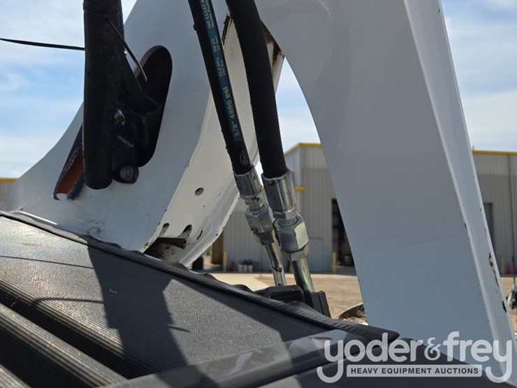 2023-bobcat-t595-image-33