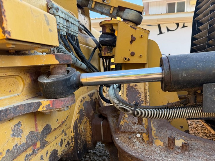 caterpillar-d5k2-lgp-image-15