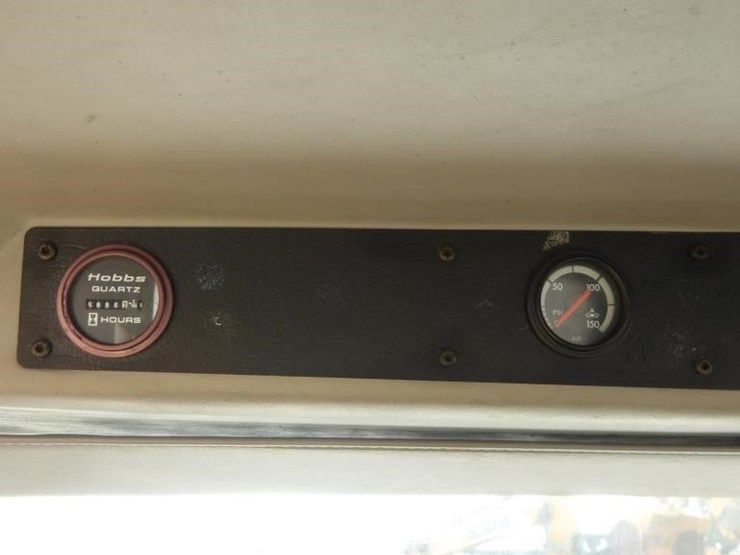 2002-freightliner-fl80-image-23